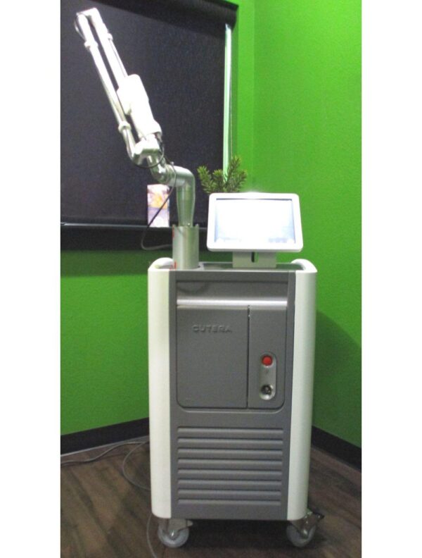 2016 Cutera EnLIGHTen Tattoo Removal Laser System 1064nm 532nm Nd:YAG Excellent!